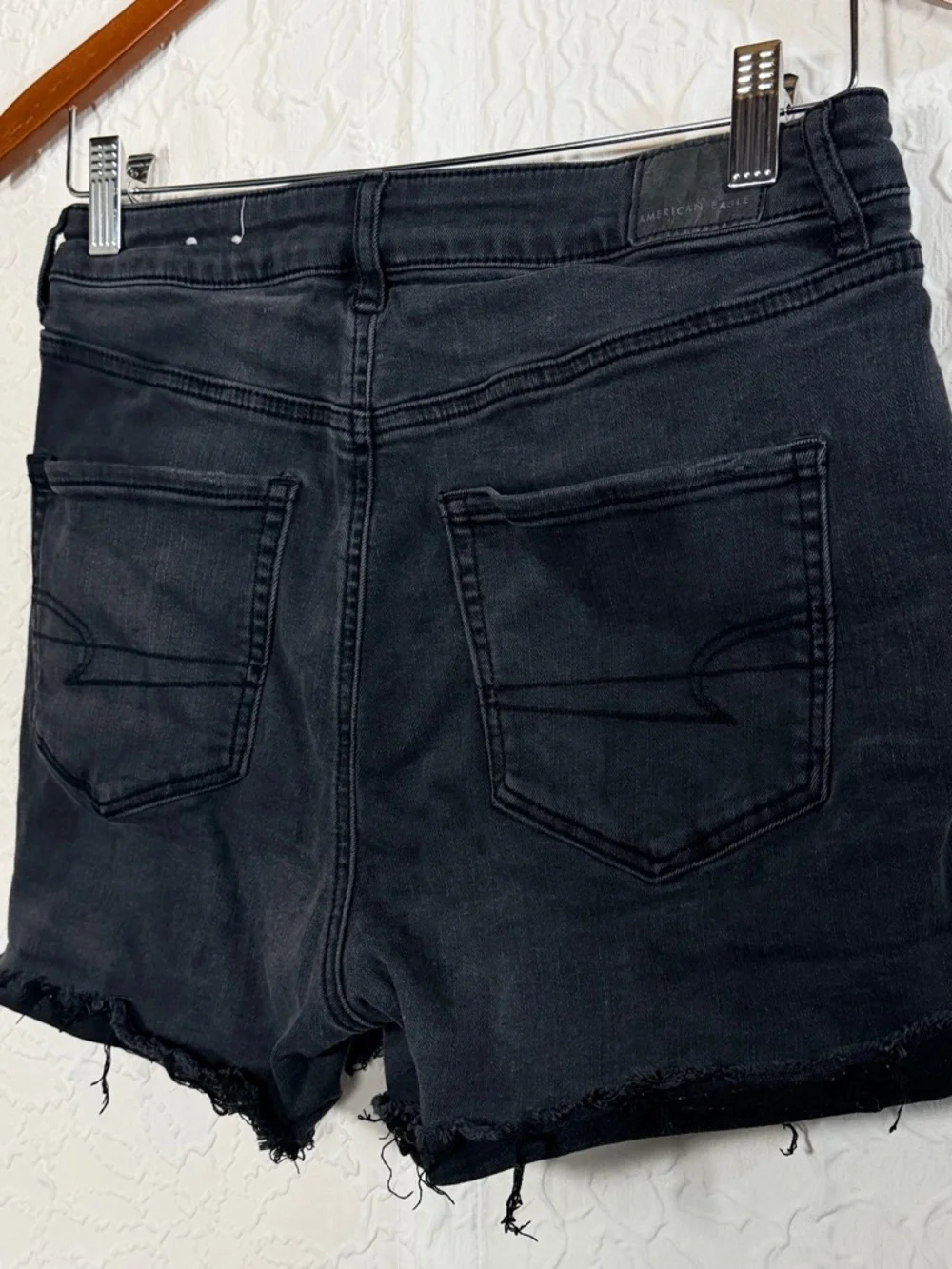 American Eagle Next Level Stretch Black Wash Distressed Jean Shorts Sz 8 - Picture 10 of 12